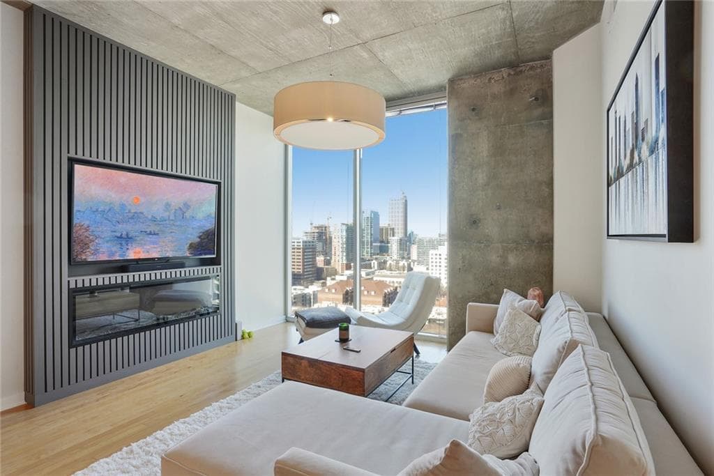 1 bedroom, 1 bathroom condominium sold at 855 Peachtree Street 1806, Atlanta, GA 30308