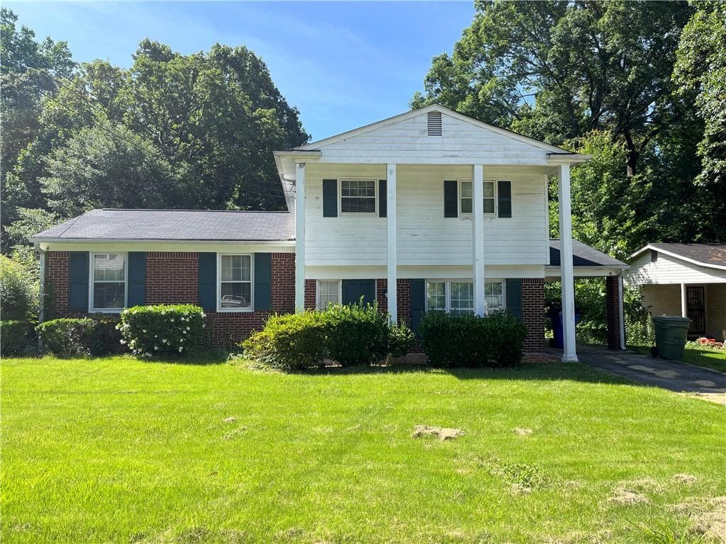3 bedroom, 3 bathroom single family residence sold at 2900 Eleanor Terrace, Atlanta, GA 30318