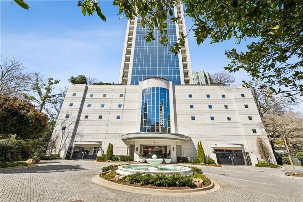 2 bedroom, 2 bathroom, 1,371 sq ft condominium sold at 2828 Peachtree Road 1701, Atlanta, GA 30305