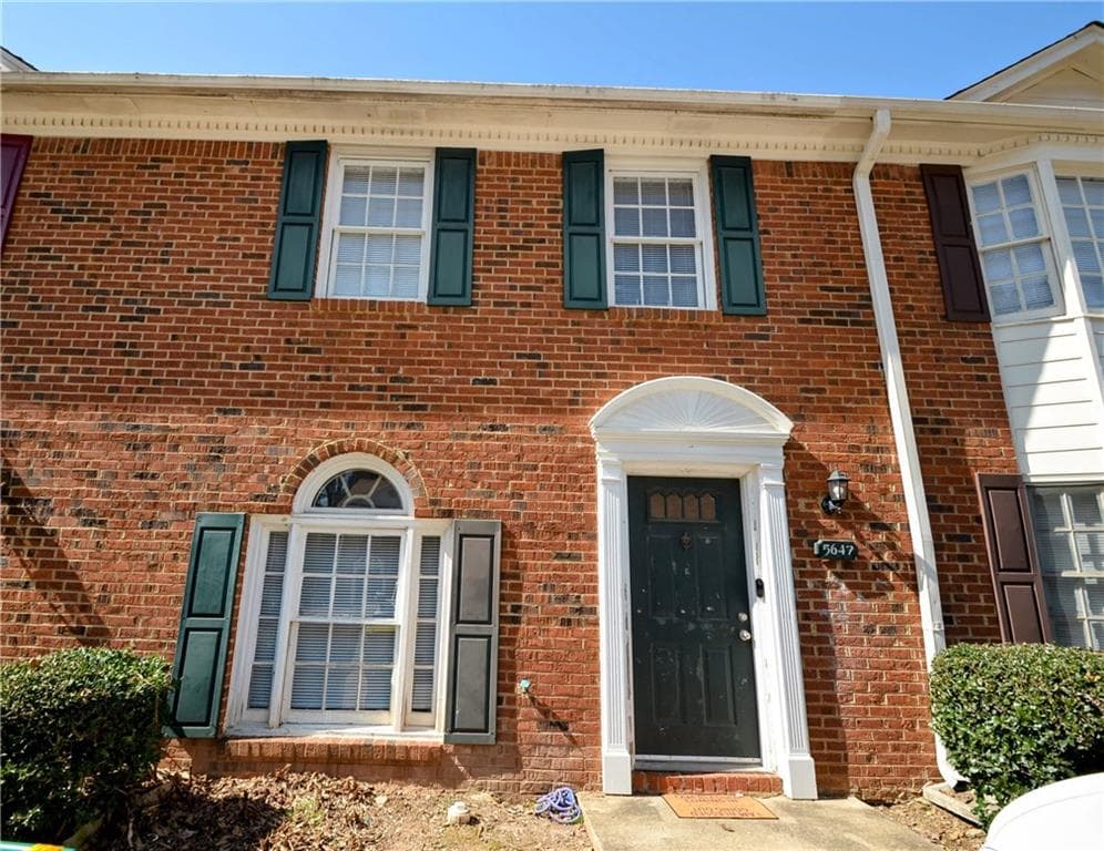 2 bedroom, 3 bathroom townhouse sold at 5647 Executive Way, Norcross, GA 30071