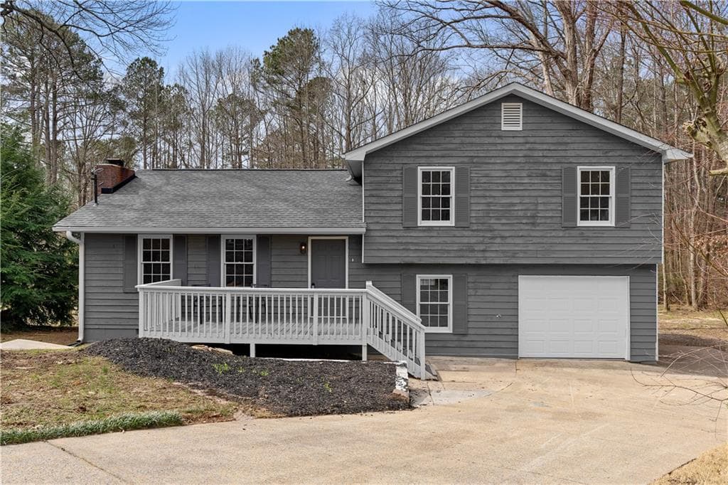 3 bedroom, 2 bathroom single family residence sold at 25 Queen Court, Carrollton, GA 30116