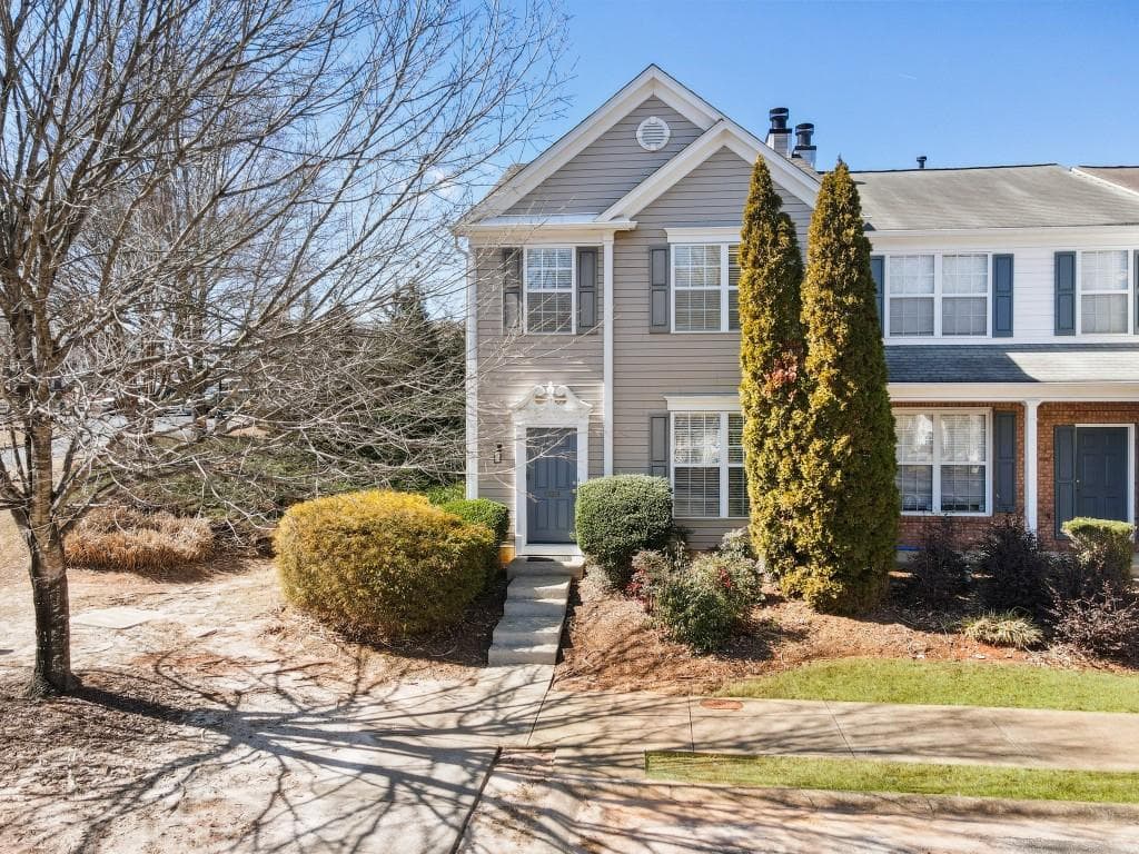 3 bedroom, 3 bathroom townhouse sold at 13074 Region Trace, Alpharetta, GA 30004