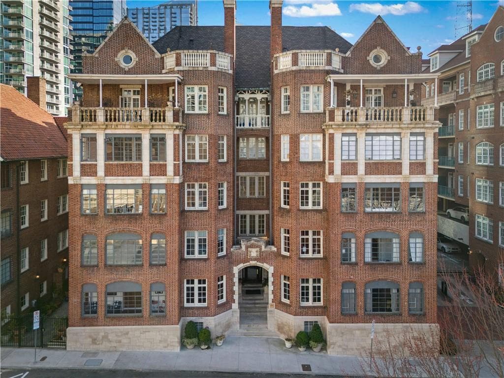 2 bedroom, 2 bathroom condominium sold at 81 Peachtree Place 1, Atlanta, GA 30309