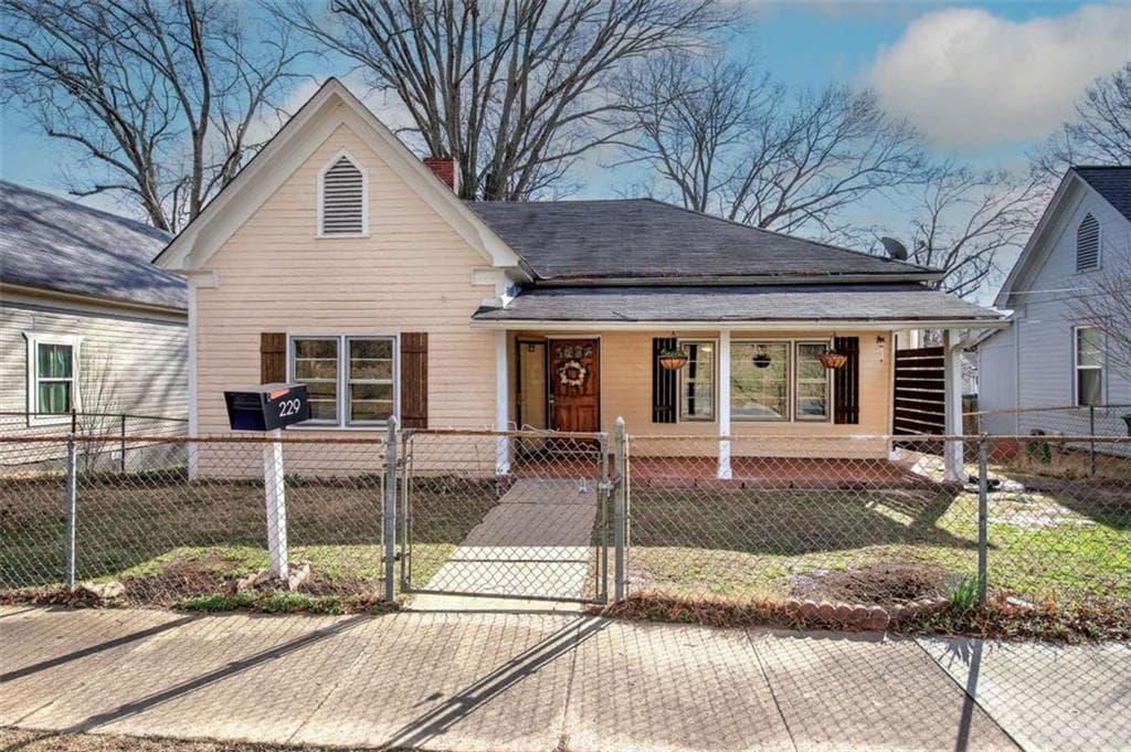 2 bedroom, 1 bathroom single family residence sold at 229 Cave Spring Street, Rome, GA 30161