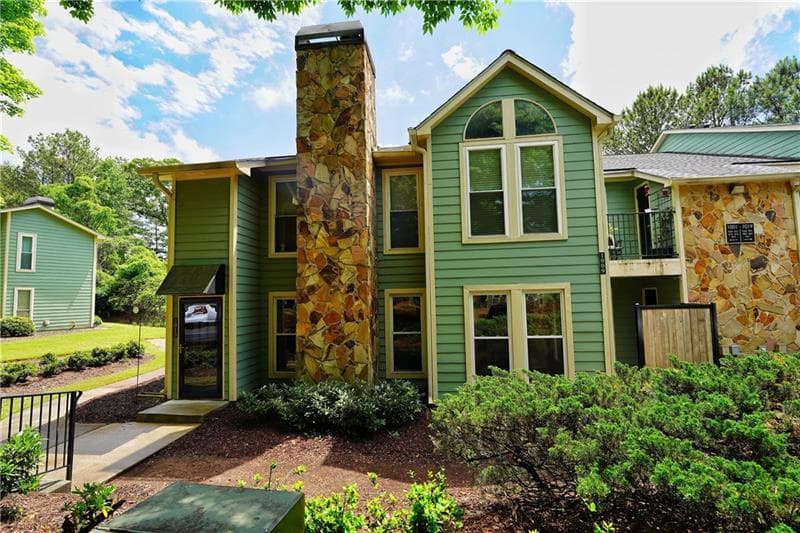 2 bedroom, 2 bathroom condominium sold at 1013 Canyon Point Circle, Roswell, GA 30076