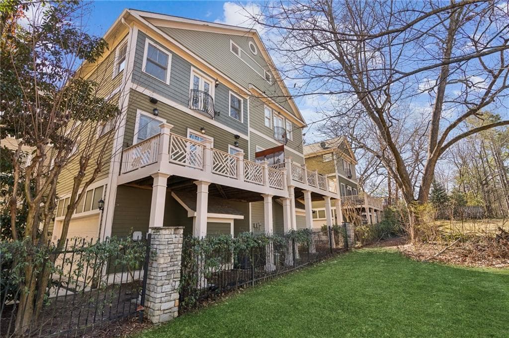 4 bedroom, 4 bathroom townhouse sold at 556 Moreland Avenue J, Atlanta, GA 30307