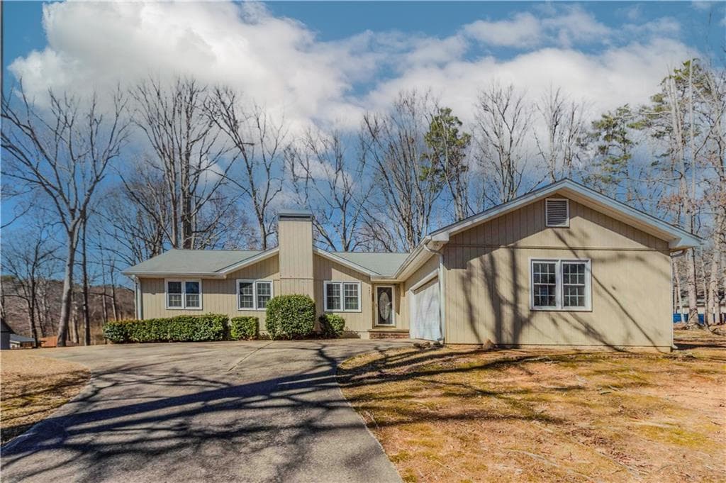 3 bedroom, 2 bathroom single family residence sold at 4471 Hidden Oaks Drive, Flowery Branch, GA 30542