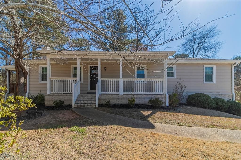 5 bedroom, 2 bathroom single family residence sold at 5498 Balmoral Drive, Douglasville, GA 30135