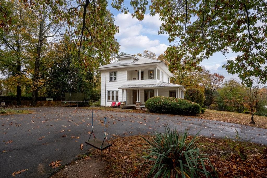 4 bedroom, 2 bathroom single family residence sold at 1758 Willingham Avenue, Cornelia, GA 30531