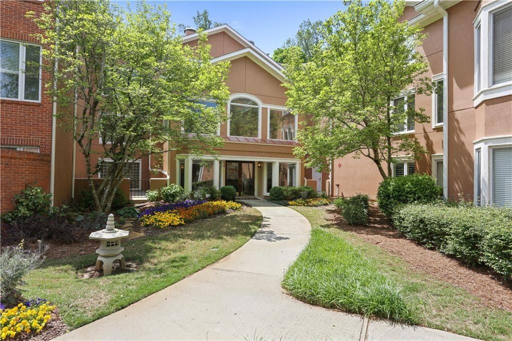 2 bedroom, 2 bathroom condominium sold at 5300 Brooke Ridge Drive, Dunwoody, GA 30338