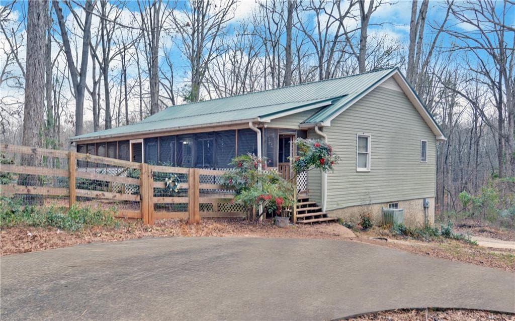 6 bedroom, 3 bathroom single family residence sold at 412 Winford Smith Road, Athens, GA 30607