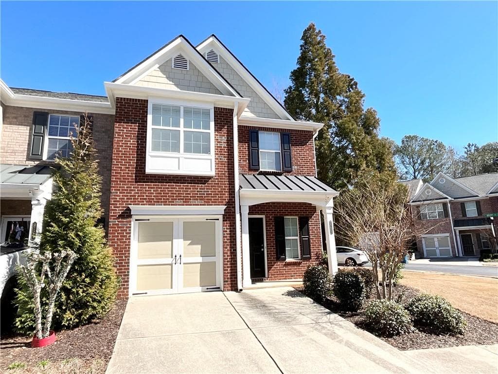3 bedroom, 3 bathroom townhouse sold at 9775 Alberton Lane, Alpharetta, GA 30022