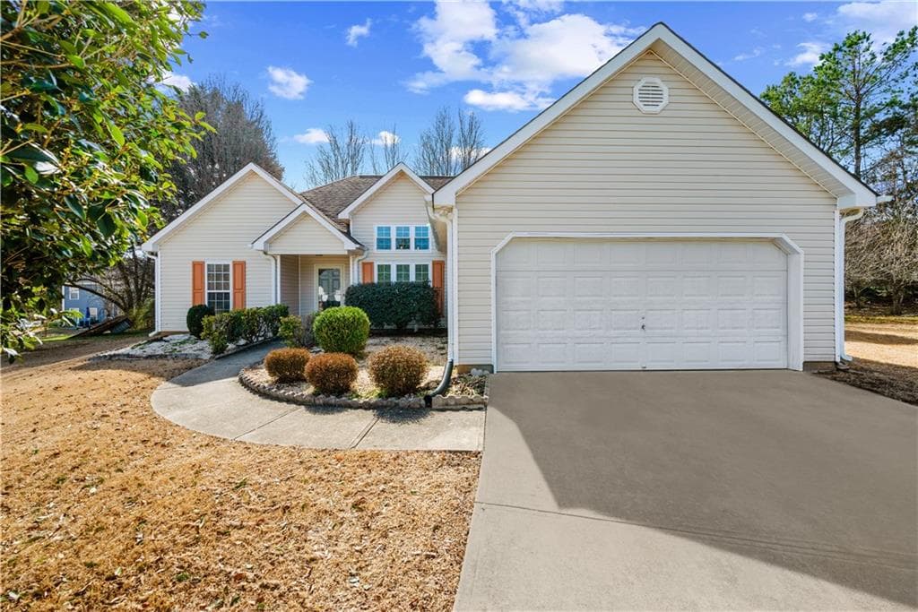 3 bedroom, 2 bathroom single family residence sold at 3442 Summit Creek Lane, Loganville, GA 30052