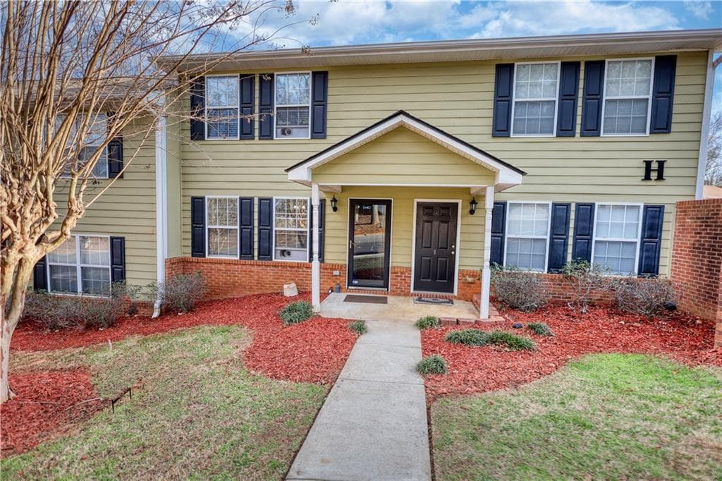 2 bedroom, 3 bathroom townhouse sold at 105 Westchester Drive H2, Athens, GA 30606