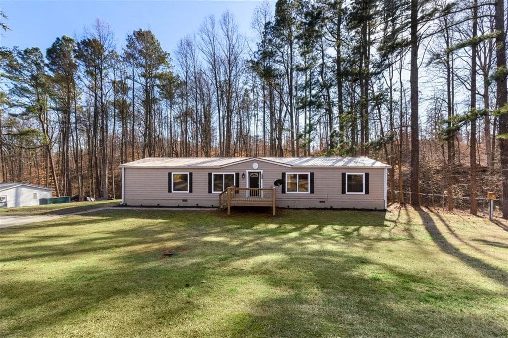 3 bedroom, 2 bathroom single family residence sold at 6205 RIVER RUN Circle, Gainesville, GA 30506