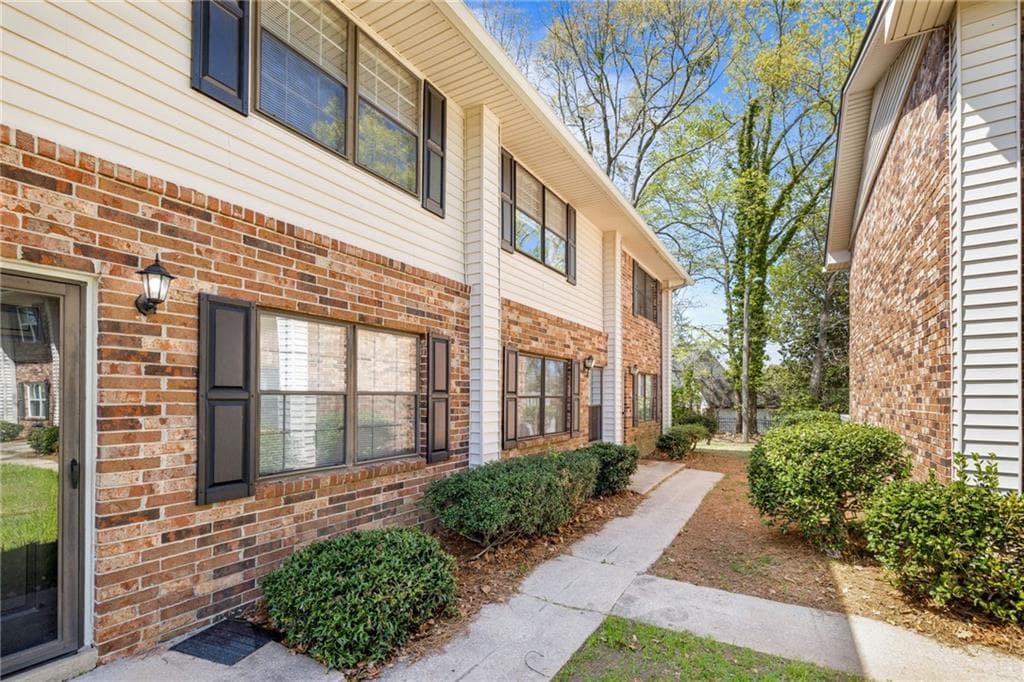 2 bedroom, 2 bathroom condominium sold at 1235 Riverside Drive C7, Gainesville, GA 30501