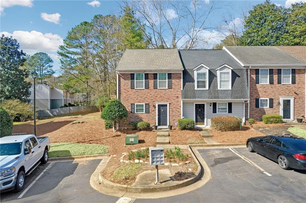 2 bedroom, 3 bathroom townhouse sold at 233 Quail Run, Roswell, GA 30076