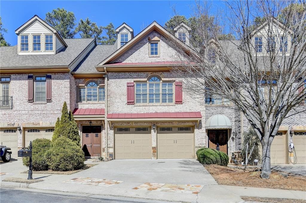 3 bedroom, 4 bathroom townhouse sold at 6288 Clapham Lane, Johns Creek, GA 30097