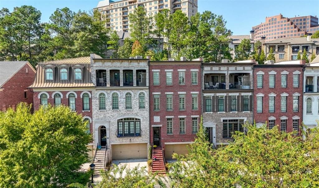 3 bedroom, 5 bathroom, 3,873 sq ft townhouse sold at 3633 Broughton Circle, Atlanta, GA 30339