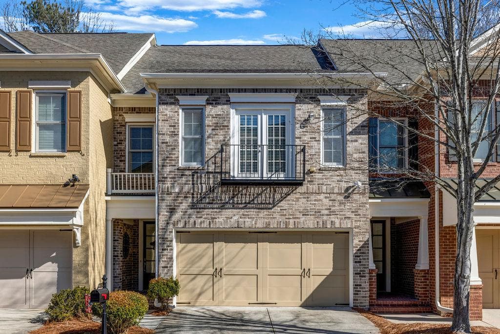 3 bedroom, 3 bathroom townhouse sold at 6369 Queens Court Trace, Mableton, GA 30126