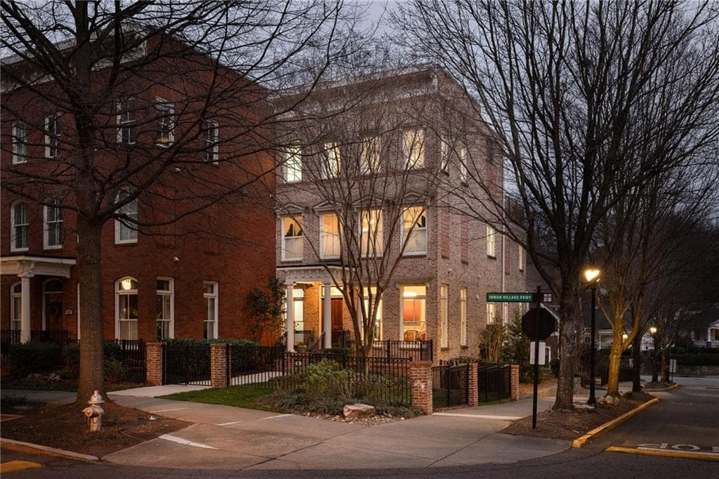 3 bedroom, 4 bathroom townhouse sold at 895 Inman Village Parkway, Atlanta, GA 30307