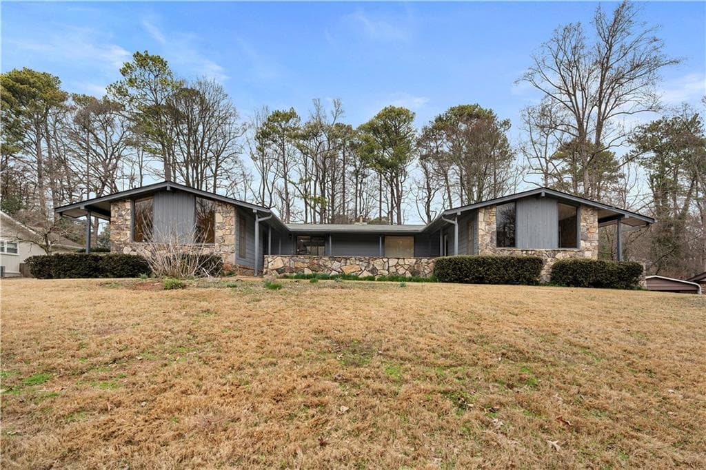 3 bedroom, 3 bathroom single family residence sold at 2533 Schooner Cove, Snellville, GA 30078