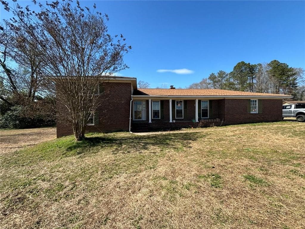 3 bedroom, 2 bathroom single family residence sold at 4009 Rogers Road, Lizella, GA 31052