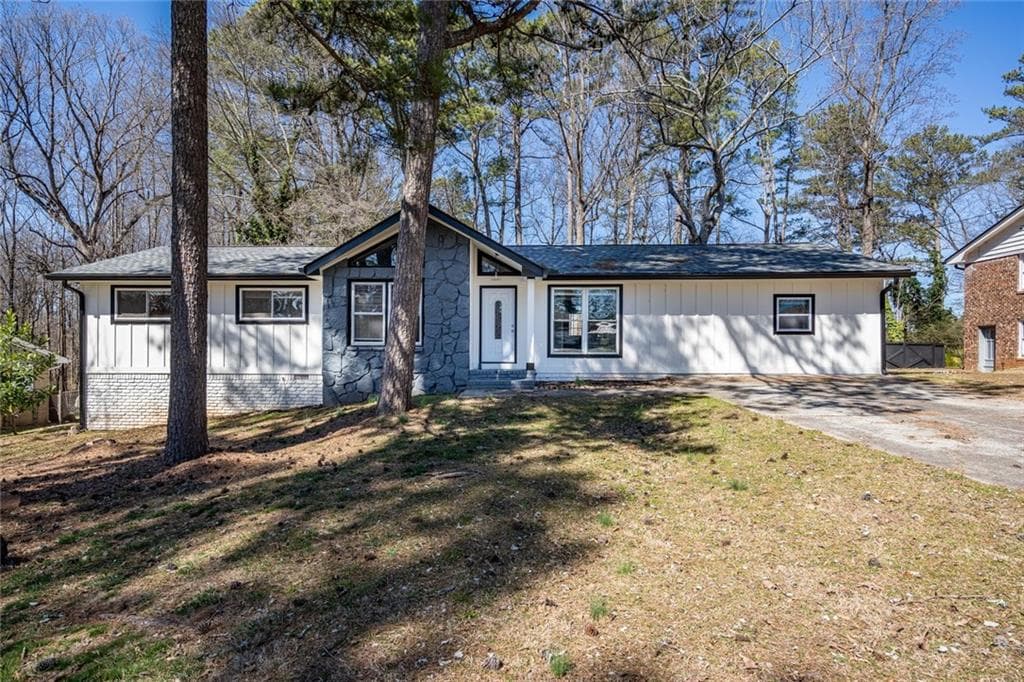 5 bedroom, 3 bathroom single family residence sold at 2623 Regal Circle, Lawrenceville, GA 30044