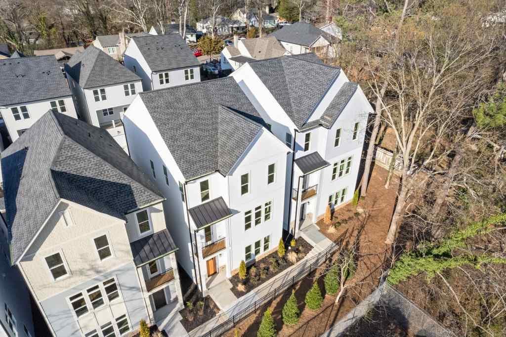 4 bedroom, 4 bathroom single family residence sold at 488 Hammons Way, Atlanta, GA 30315