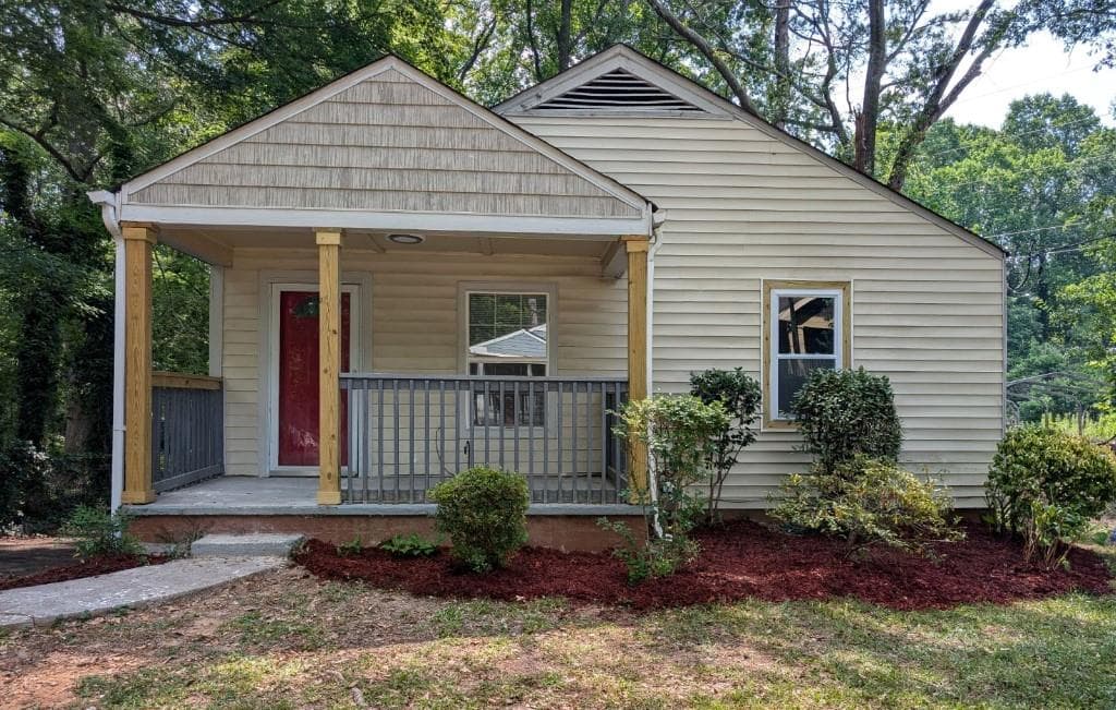 2 bedroom, 1 bathroom, 784 sq ft single family residence sold at 1719 Thoms Drive, Atlanta, GA 30318