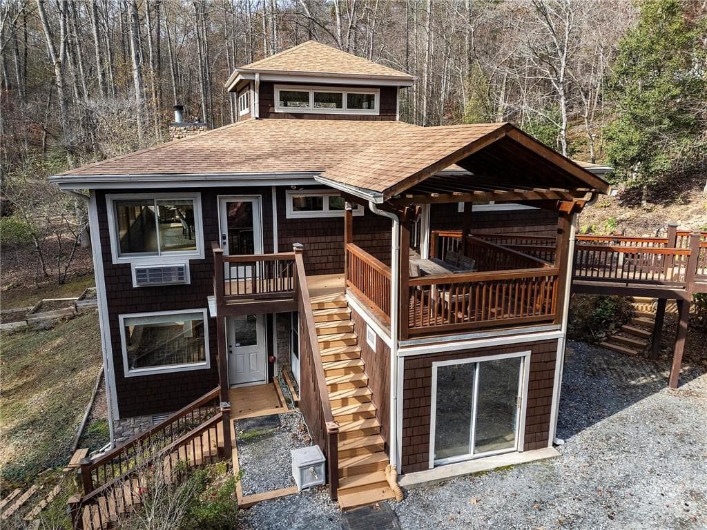 3 bedroom, 2 bathroom single family residence sold at 554 Deer Hunter Road, Blue Ridge, GA 30513