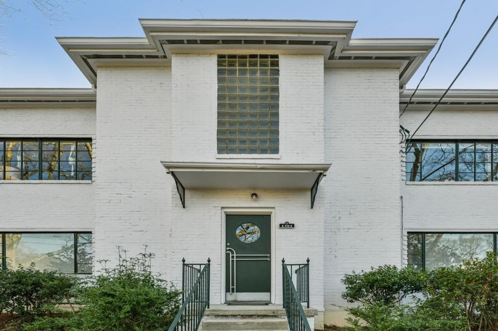 2 bedroom, 2 bathroom condominium sold at 1381 Chalmette Drive 3, Atlanta, GA 30306