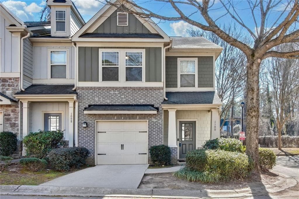 3 bedroom, 3 bathroom condominium sold at 1100 N North Village Drive Drive, Decatur, GA 30032