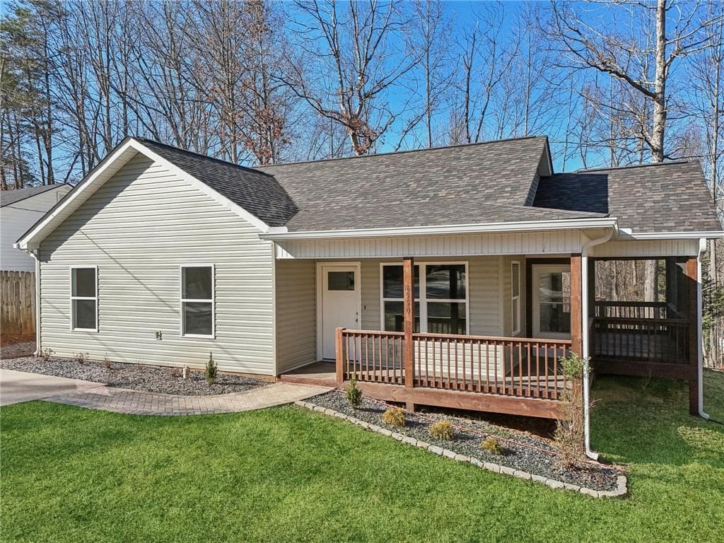 3 bedroom, 2 bathroom single family residence sold at 8950 Fairlane Trail, Gainesville, GA 30506