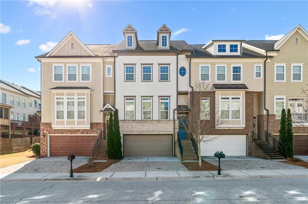 3 bedroom, 4 bathroom townhouse sold at 2145 Old Georgian Terrace, Atlanta, GA 30318