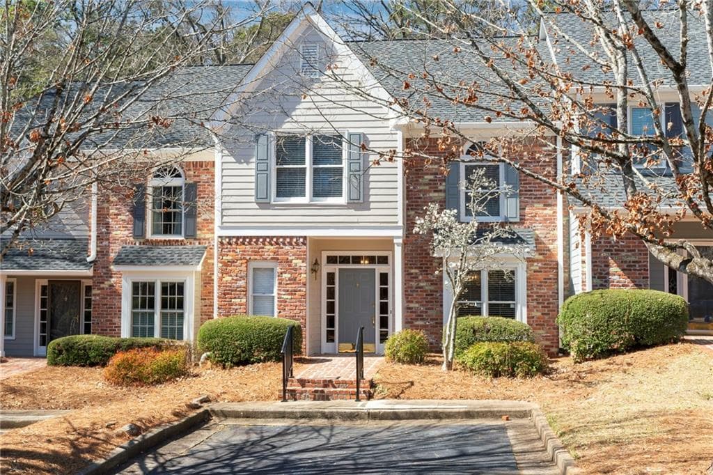 3 bedroom, 3 bathroom, 1,810 sq ft condominium sold at 312 River Glen Drive, Roswell, GA 30075