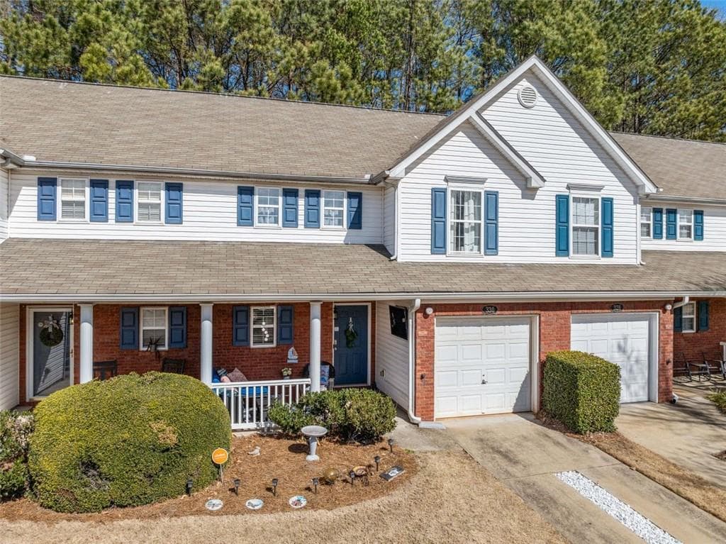 2 bedroom, 3 bathroom townhouse sold at 330 COTTONWOOD CREEK Circle, Canton, GA 30114