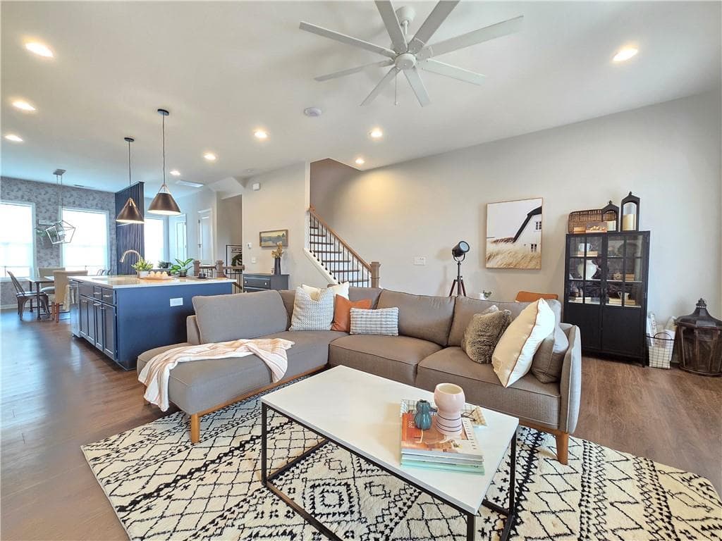 3 bedroom, 4 bathroom townhouse sold at 6665 Cortland Walk, Alpharetta, GA 30005