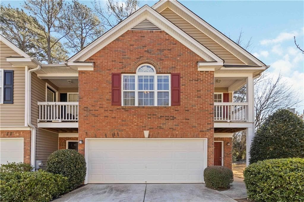 3 bedroom, 3 bathroom townhouse sold at 2090 Manhattan Parkway, Decatur, GA 30035