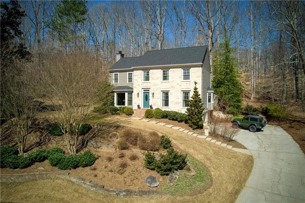 4 bedroom, 4 bathroom, 3,260 sq ft single family residence sold at 9625 River Lake Drive, Roswell, GA 30075
