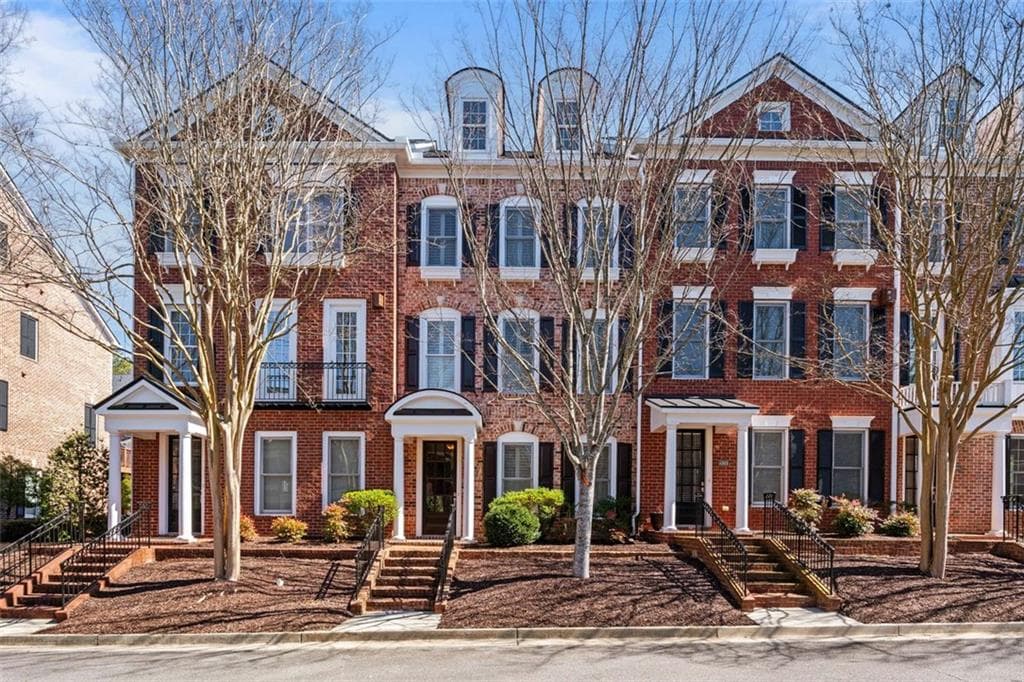 3 bedroom, 4 bathroom townhouse sold at 4305 Kendall Way, Roswell, GA 30075