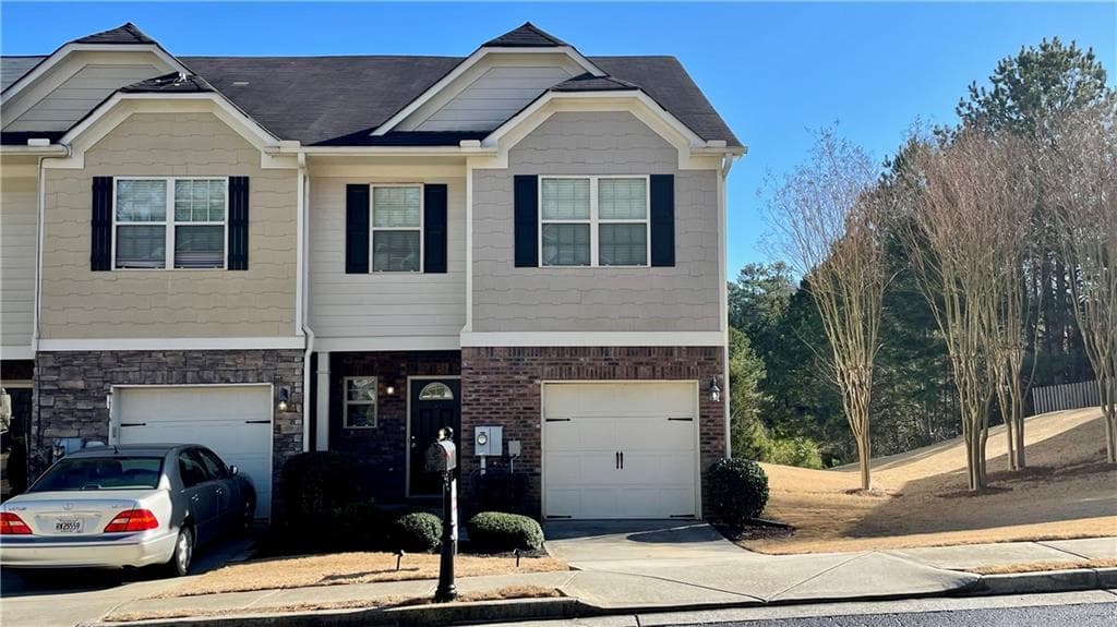 3 bedroom, 3 bathroom townhouse sold at 2004 Burns View Lane, Lawrenceville, GA 30044
