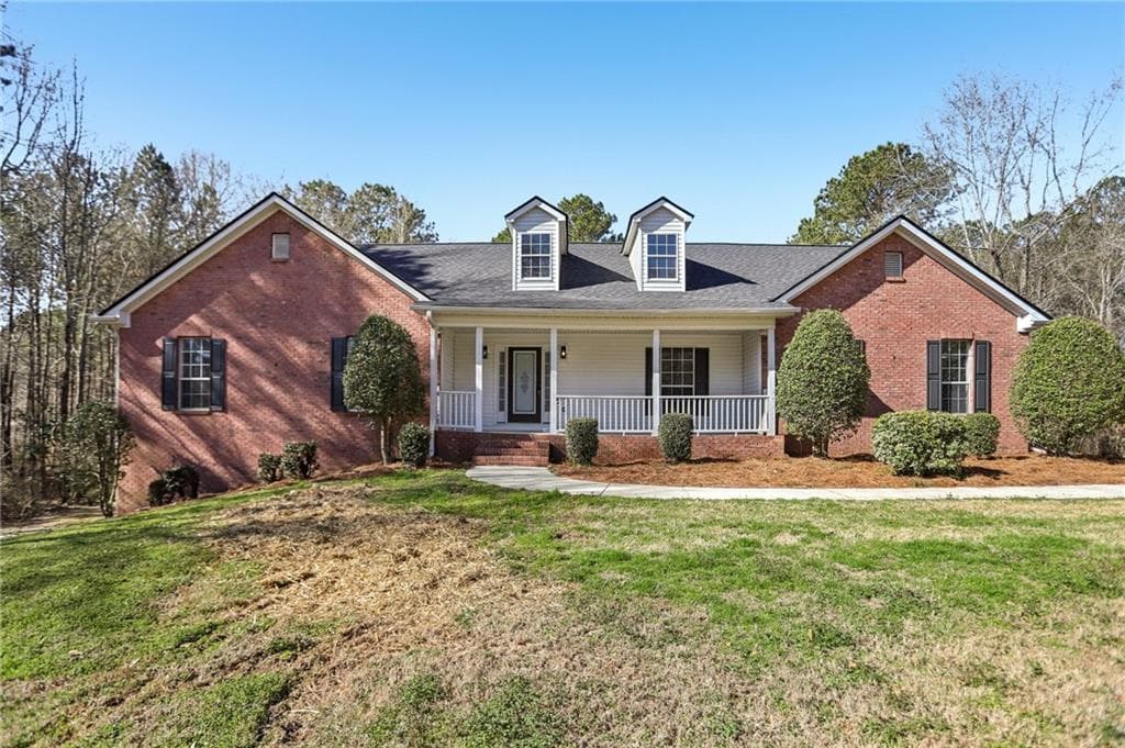 3 bedroom, 2 bathroom single family residence sold at 211 Garden Walk, Hampton, GA 30228