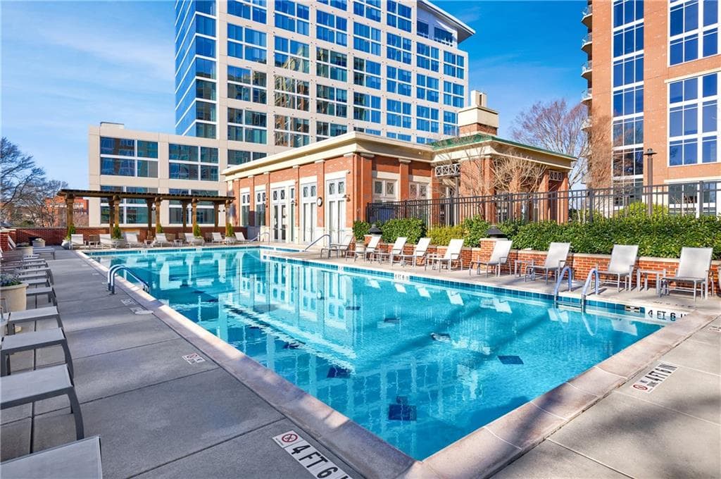 3 bedroom, 3 bathroom, 1,700 sq ft condominium sold at 1820 Peachtree Street 1207, Atlanta, GA 30309