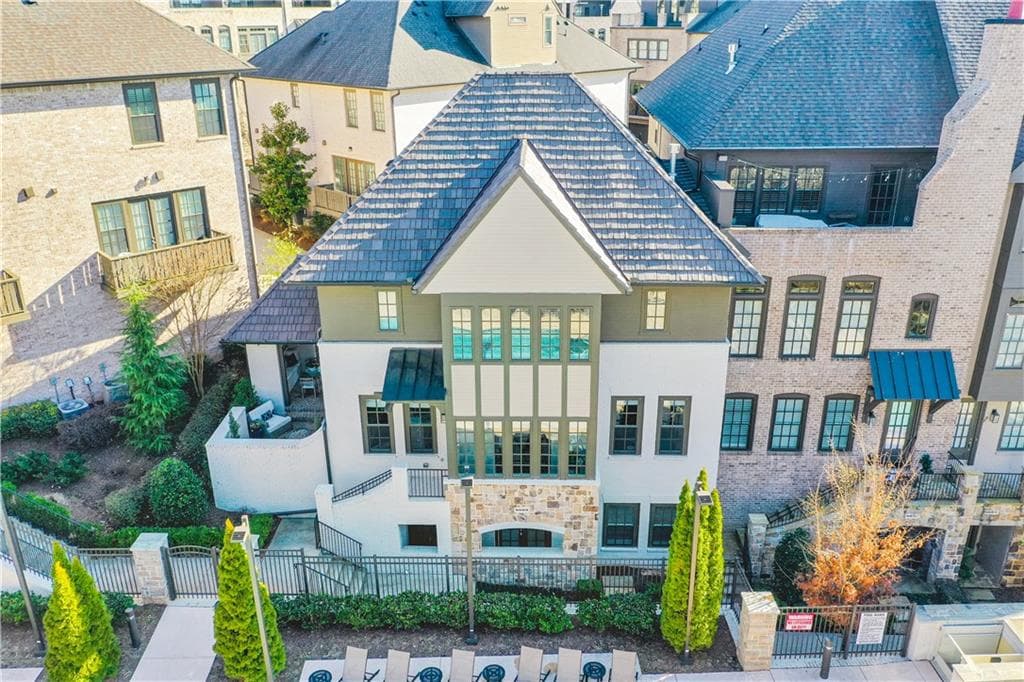 3 bedroom, 4 bathroom townhouse sold at 6669 Encore Boulevard, Atlanta, GA 30328
