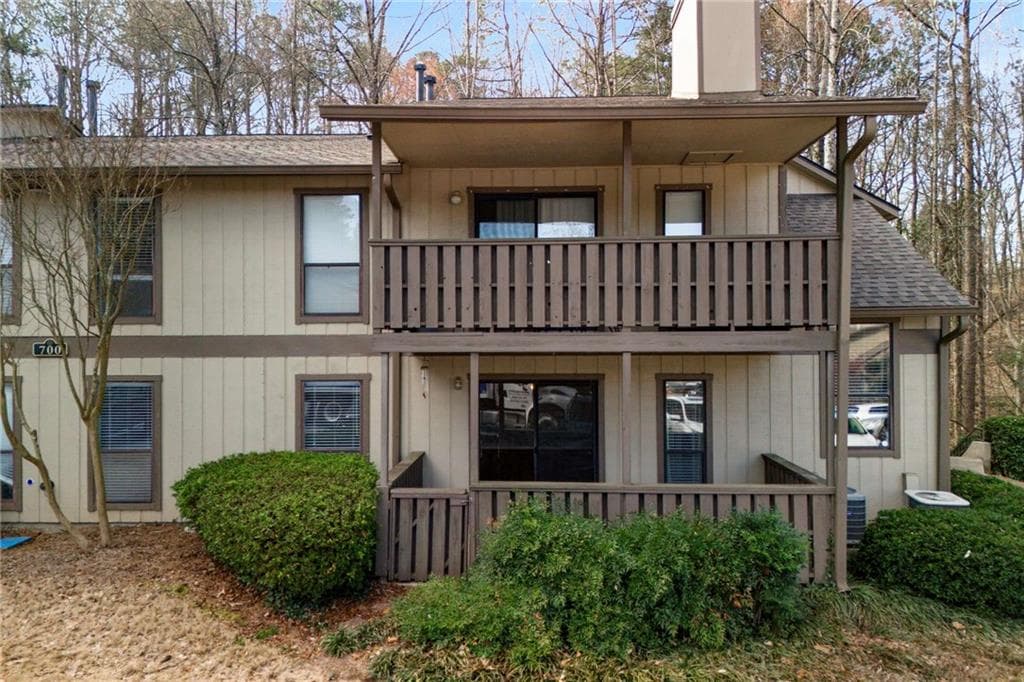 1 bedroom, 1 bathroom, 861 sq ft condominium sold at 707 Woodcliff Drive, Atlanta, GA 30350