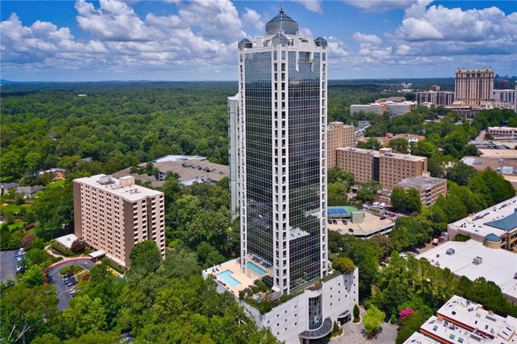 2 bedroom, 2 bathroom, 1,094 sq ft condominium sold at 2828 Peachtree Road 903, Atlanta, GA 30305