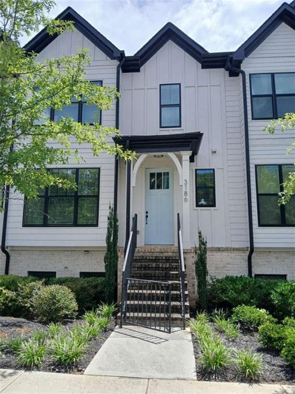 3 bedroom, 4 bathroom townhouse sold at 3186 Kincaid Drive, Decatur, GA 30033
