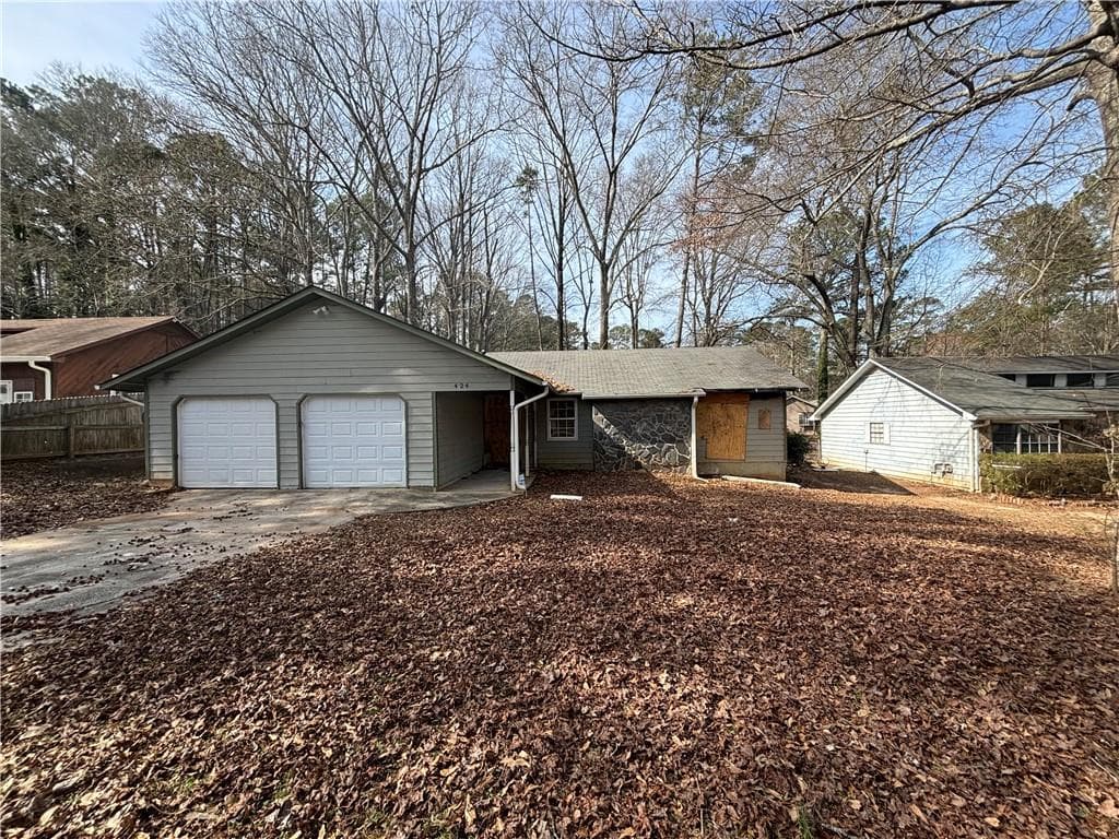 3 bedroom, 2 bathroom single family residence sold at 424 Independence Drive, Jonesboro, GA 30238