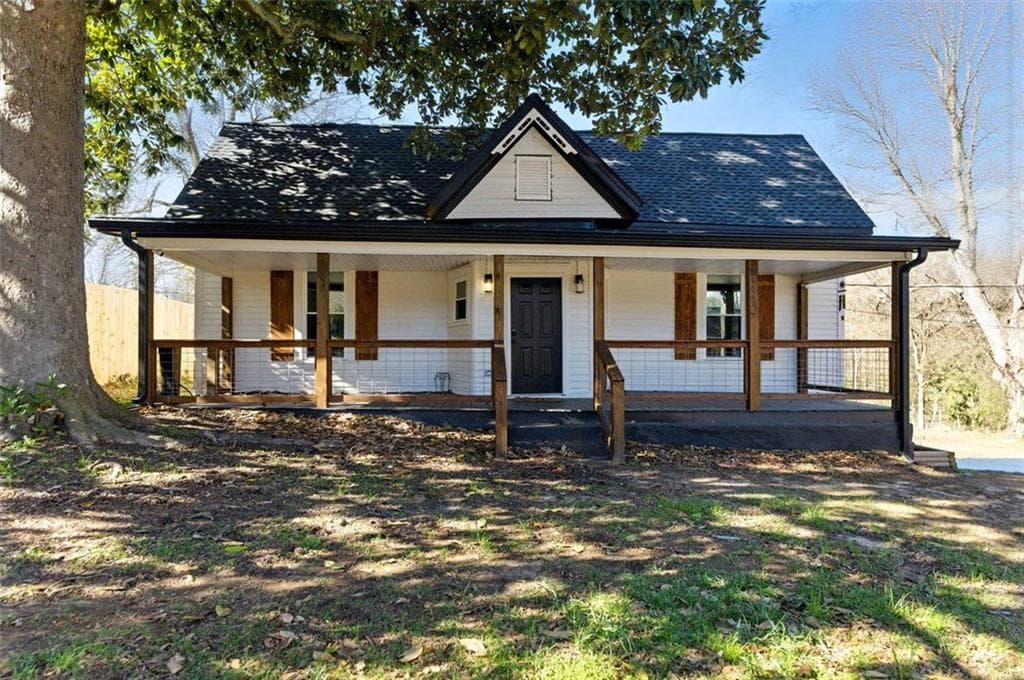 2 bedroom, 2 bathroom single family residence sold at 342 SPRING Street, Commerce, GA 30529